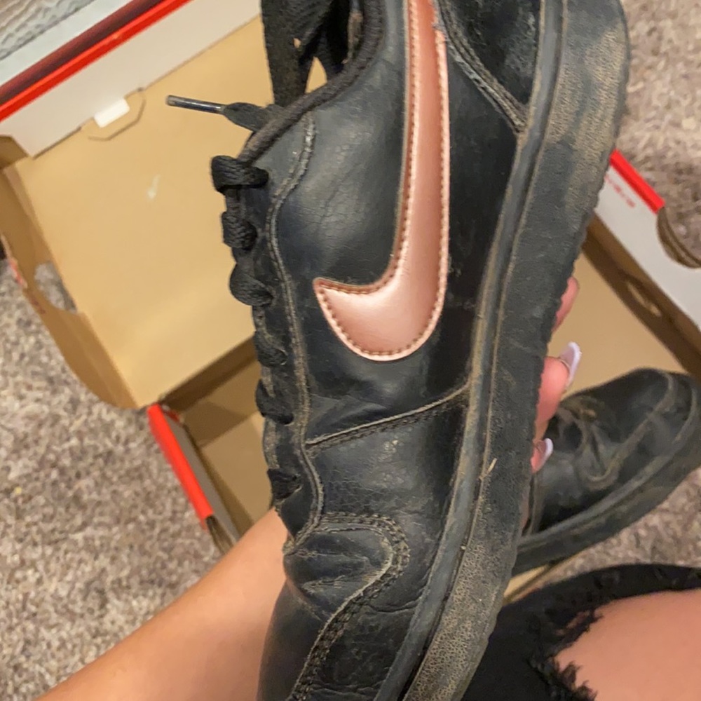 Nikes - Picture 3 of 6